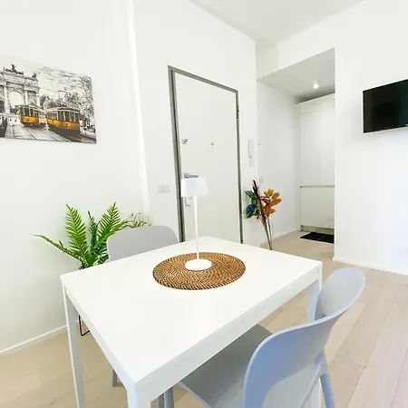 Cardano - 5 Min From Station מילאנו