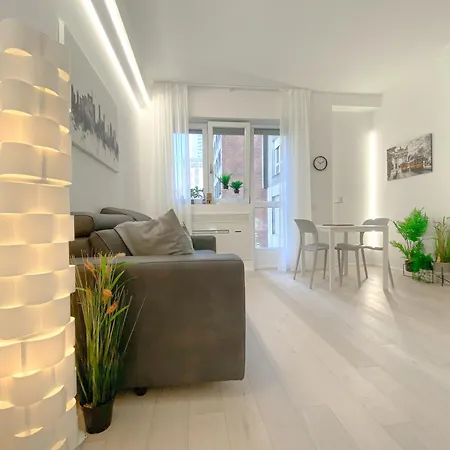Cardano - 5 Min From Station Appartement
