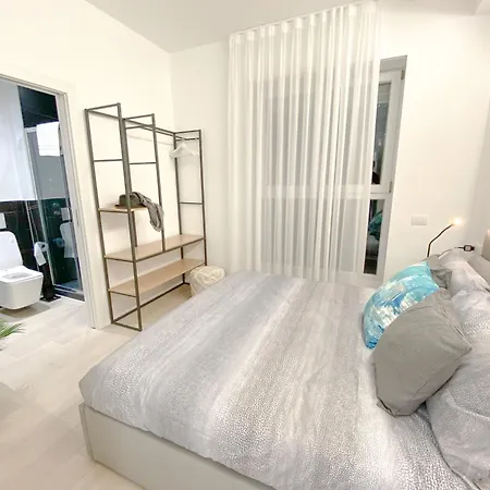 Cardano - 5 Min From Station Appartement