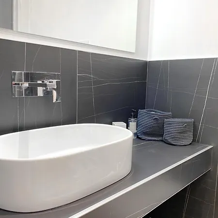 Cardano - 5 Min From Station Apartmán